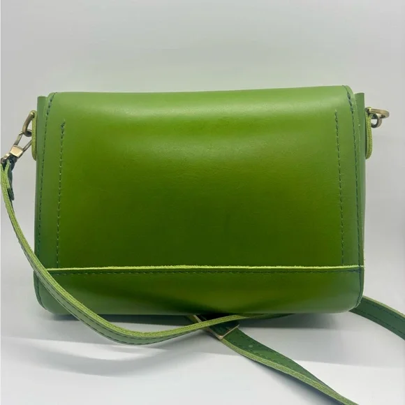 Portland Leather Green Apple Metro Crossbody Bag - Picture 3 of 4